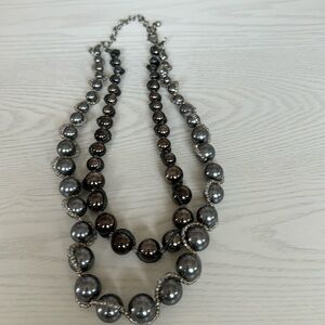 Two tone necklace, retractive indifferent the inner strand is darker